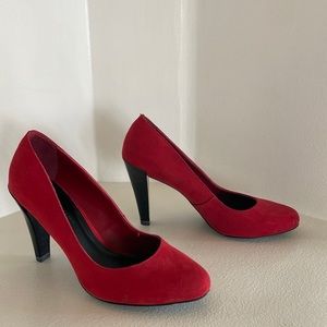 Charles & Keith Red Suede Black Heels. Size 7/37
